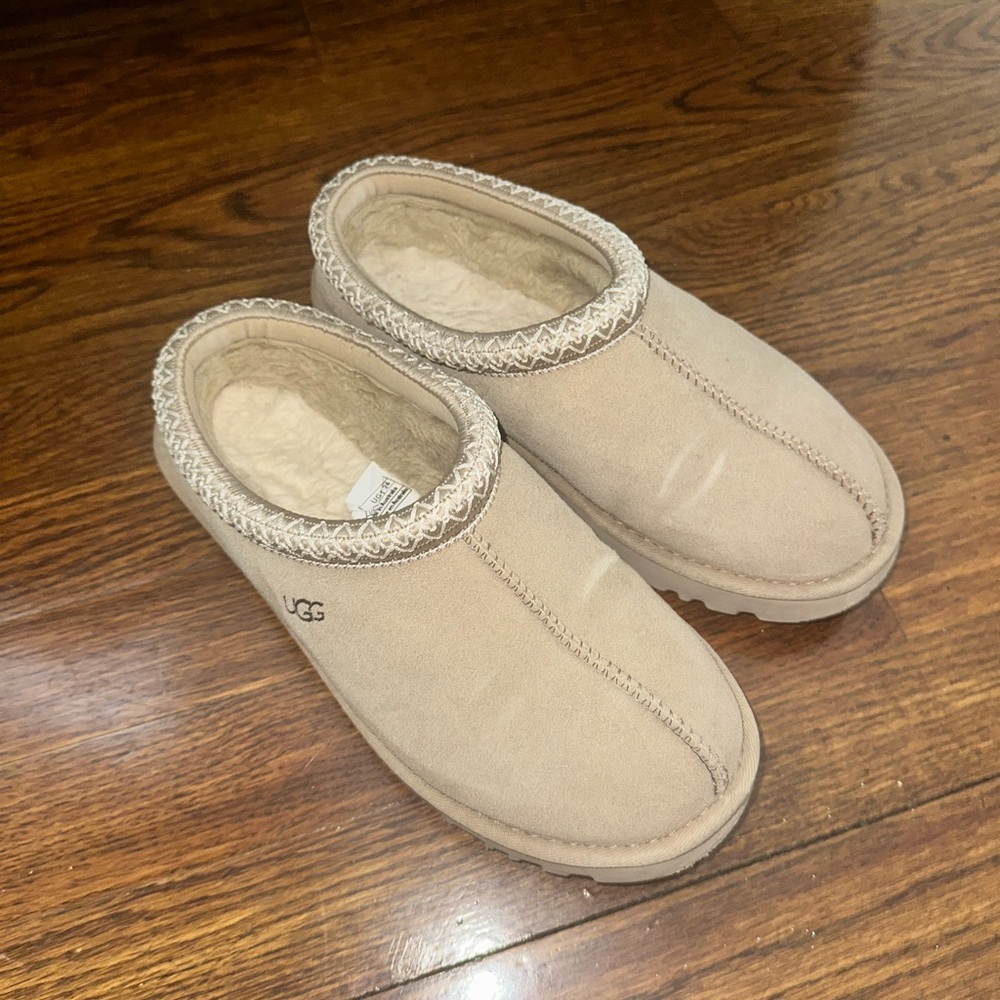 UGG Womens Tan Slippers
